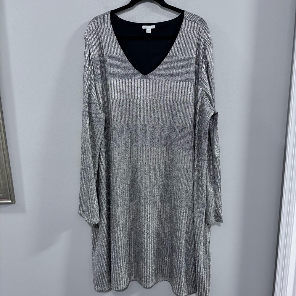 Women's C est 1946 Chic Metallic Long Sleeve V Neck Dress. Size 26/28 W